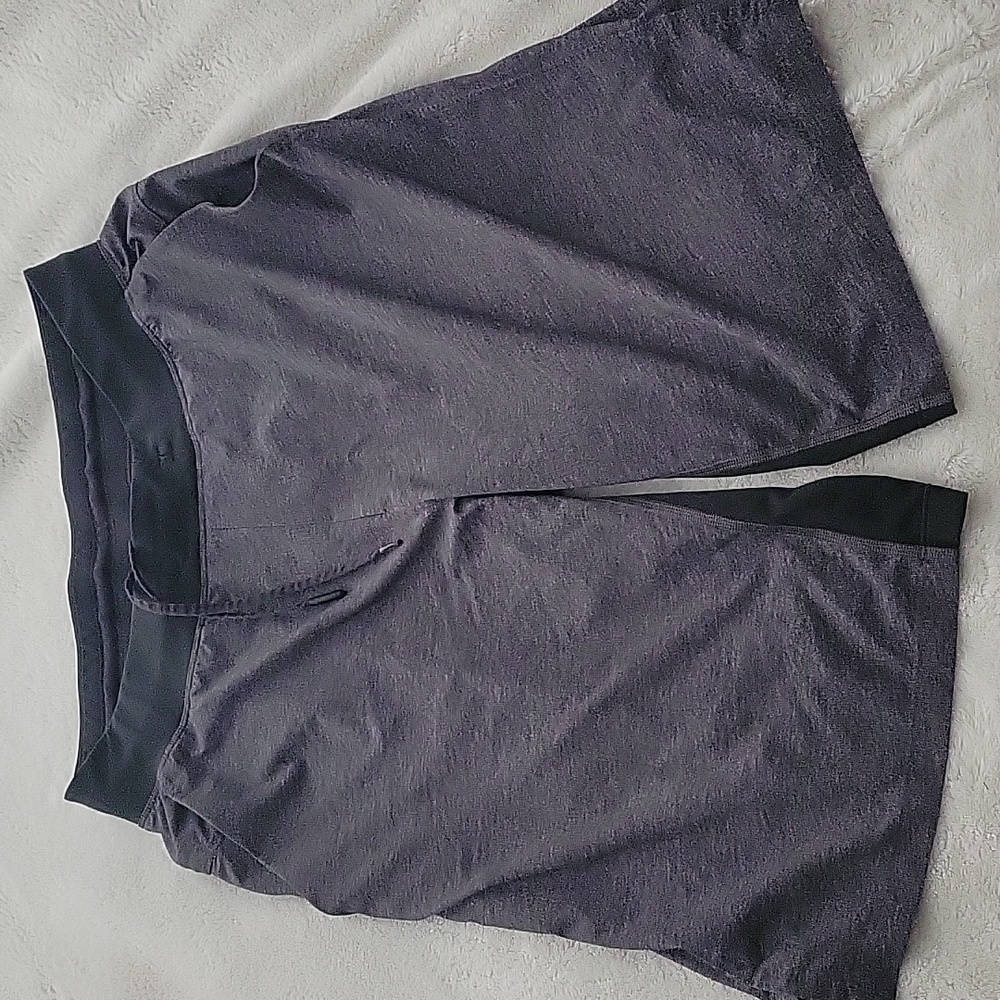 Lululemon T.H.E. Linerless 11" Large